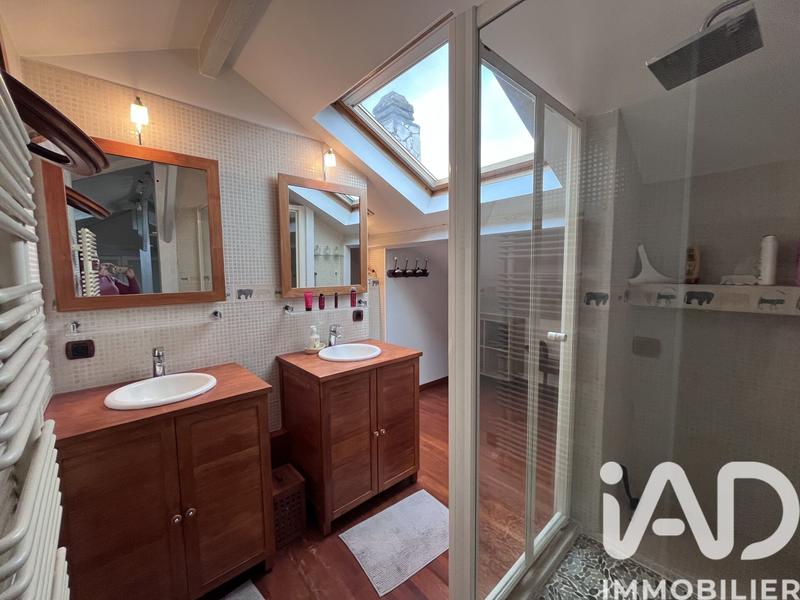 Maison - 202 m² - 8 pièces