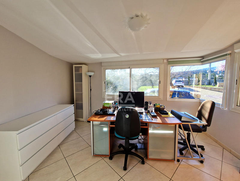 Maison - 240 m² - 6 pièces