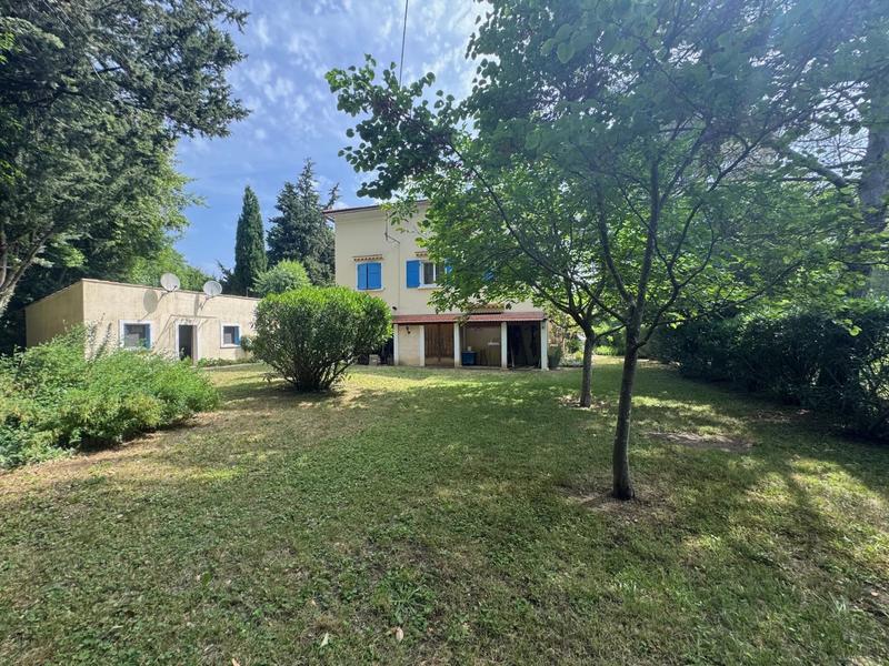 Maison - 237 m² - 9 pièces