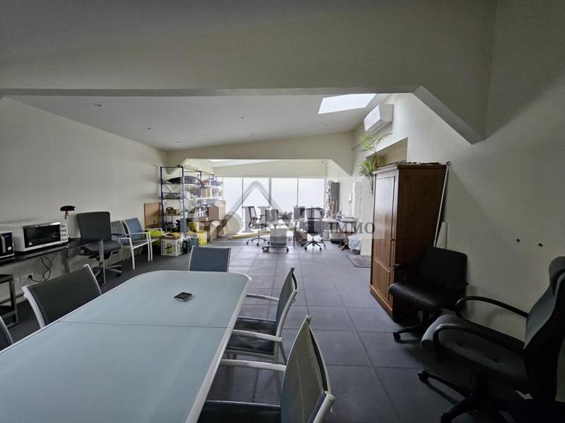 Entrepôt - 2 352 m²