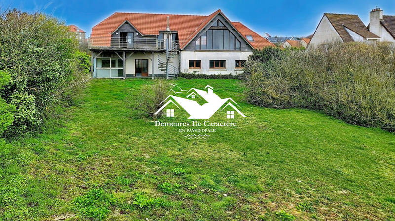 Maison - 277 m² - 10 pièces