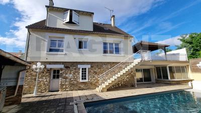 Maison - 295 m² - 9 pièces