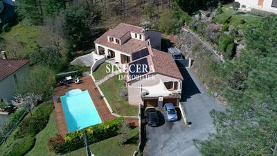 Villa - 198 m² - 10 pièces