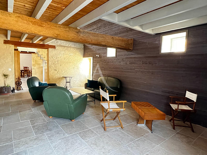 Maison - 330 m² - 8 pièces