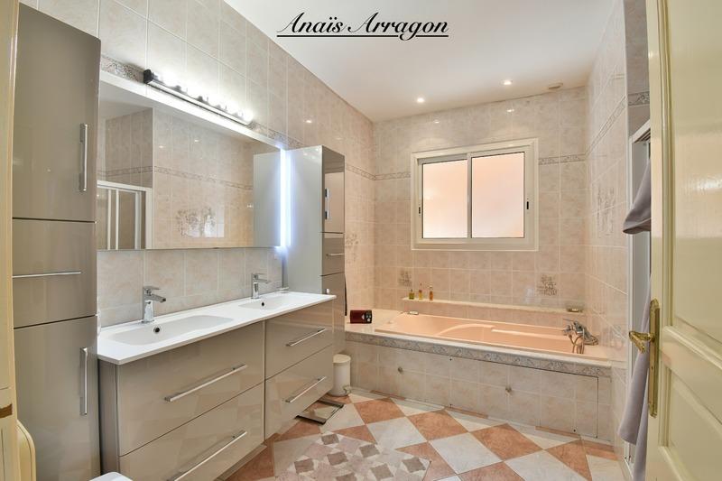 Maison - 170 m² - 8 pièces