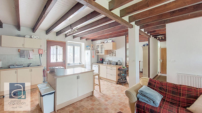 Maison - 224 m² - 7 pièces