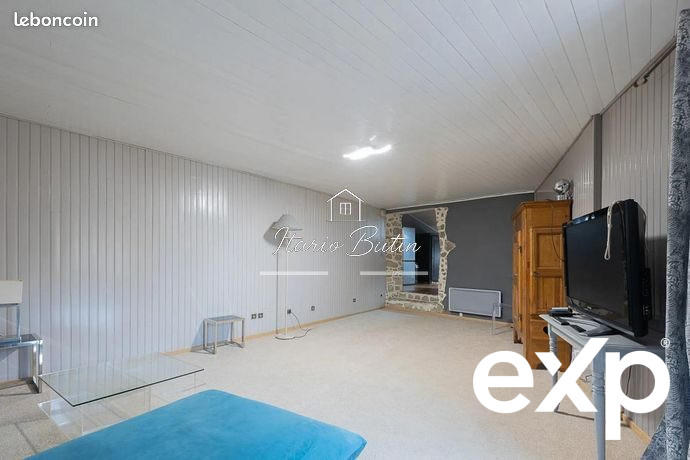 Maison - 238 m² - 9 pièces