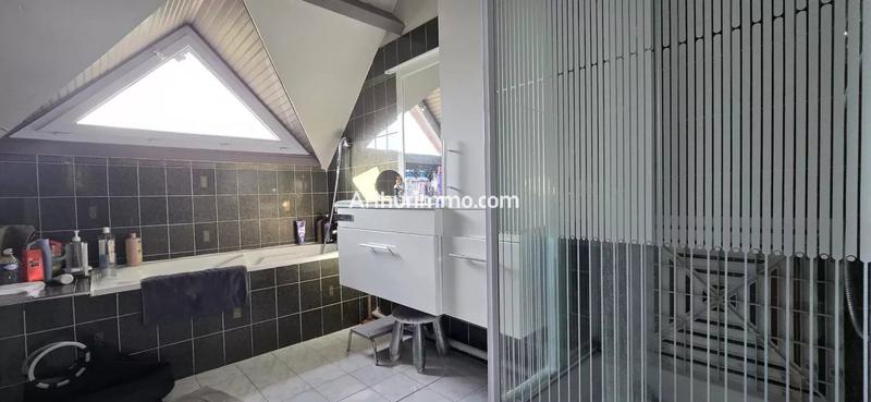 Maison - 233 m² - 7 pièces