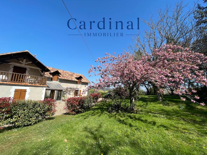 Maison - 240 m² - 8 pièces