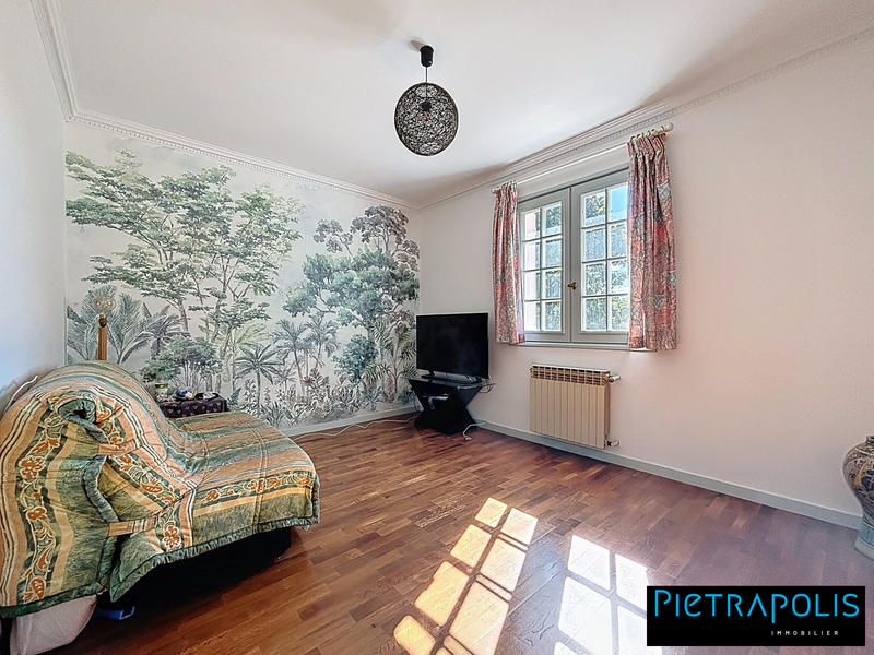 Maison - 278 m² - 9 pièces