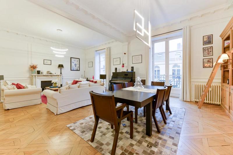 Appartement - 220 m² - 8 pièces