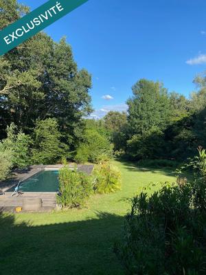 Maison - 325 m² - 8 pièces