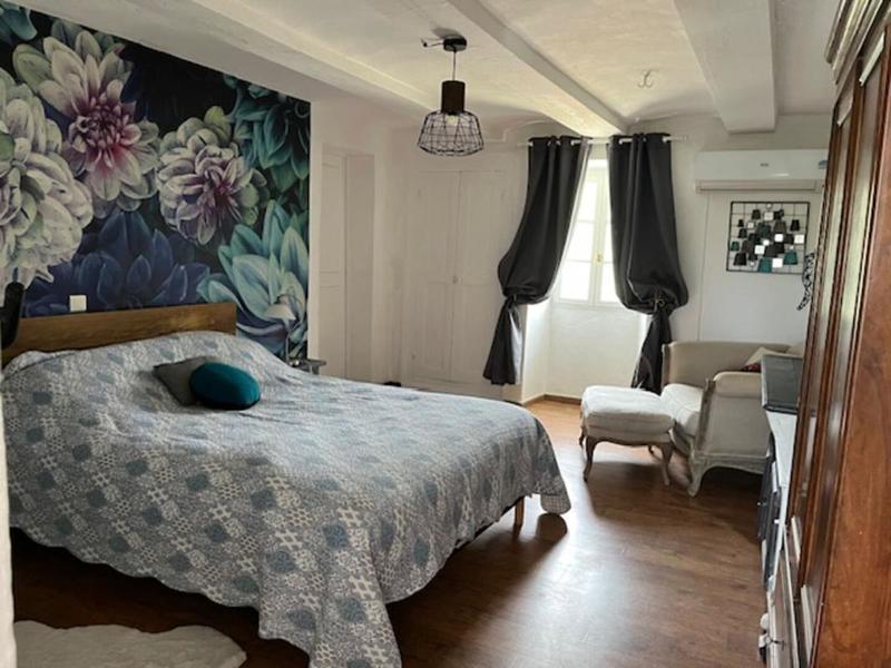 Maison - 244 m² - 10 pièces