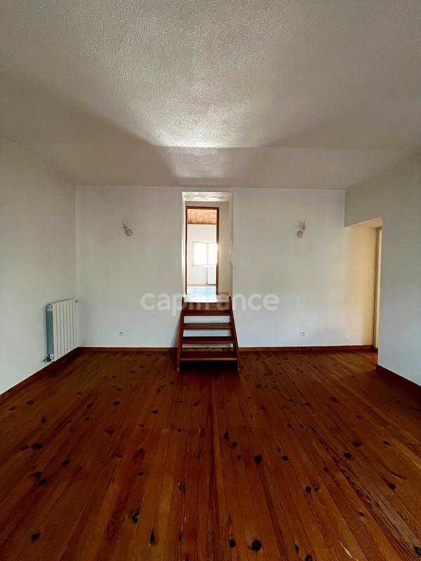 Maison - 232 m² - 7 pièces