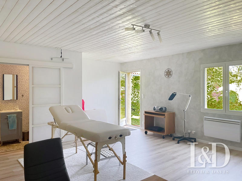 Maison - 278 m² - 9 pièces