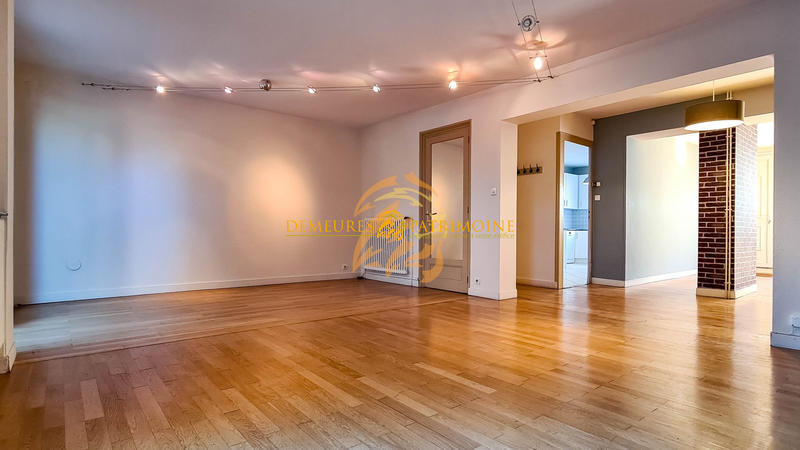 Maison - 213 m² - 8 pièces