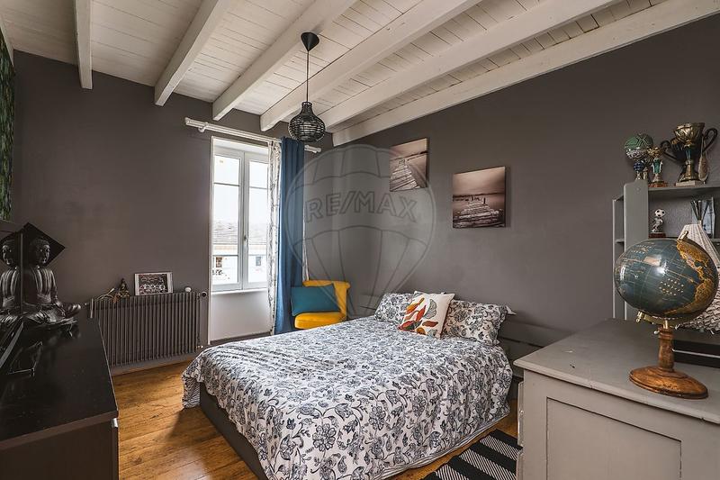 Demeure - 153 m² - 5 pièces