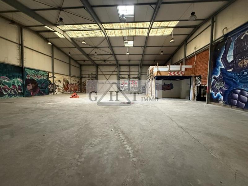 Entrepôt - 4 250 m²