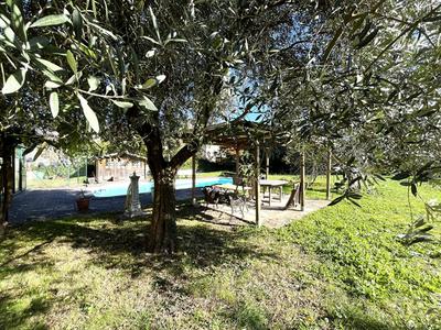 Maison - 383 m² - 11 pièces