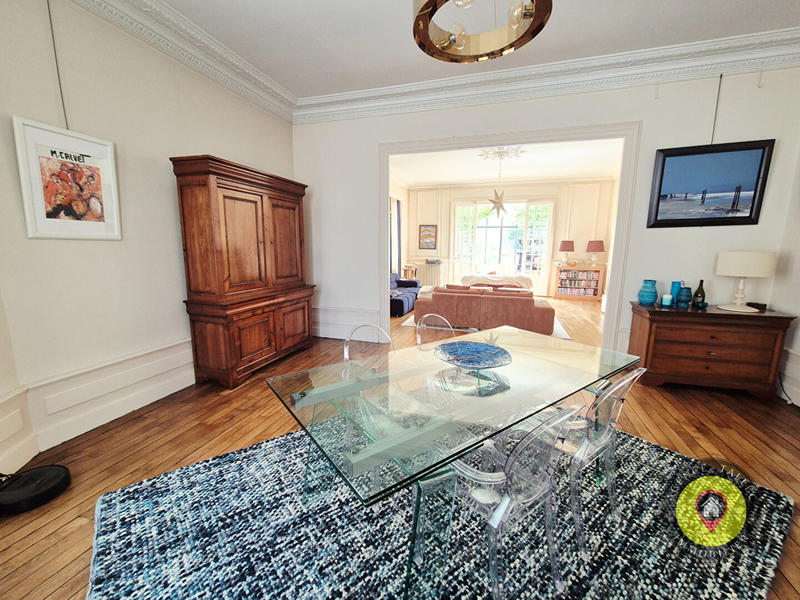 Maison - 484 m² - 11 pièces