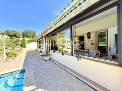 Maison traditionnelle - 225 m² - 9 pièces