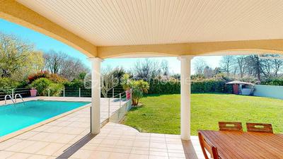 Propriété - 375 m² - 11 pièces