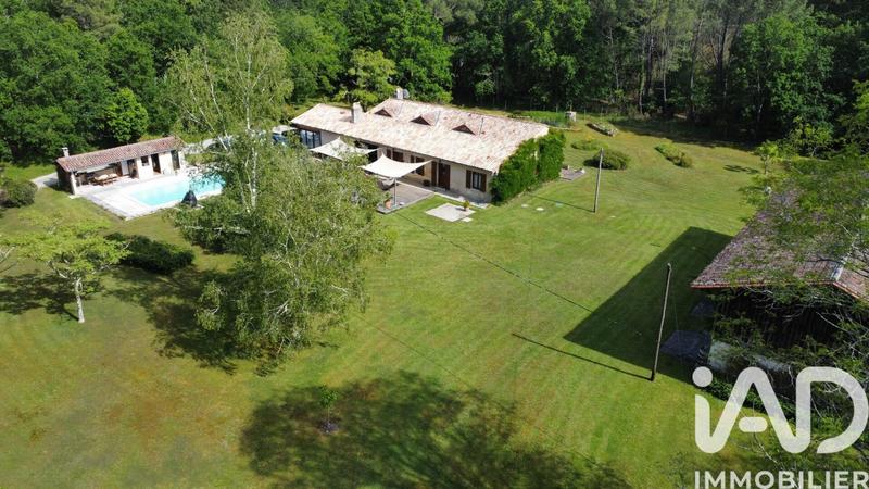 Maison - 250 m² - 8 pièces