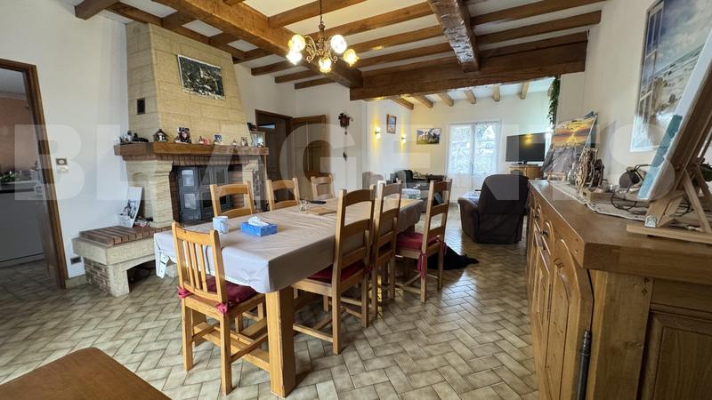 Maison - 213 m² - 8 pièces