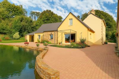 Maison - 210 m² - 8 pièces