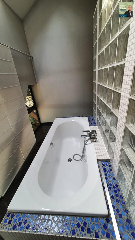 Maison - 256 m² - 8 pièces