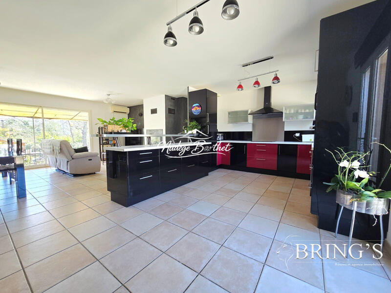 Maison - 140 m² - 6 pièces