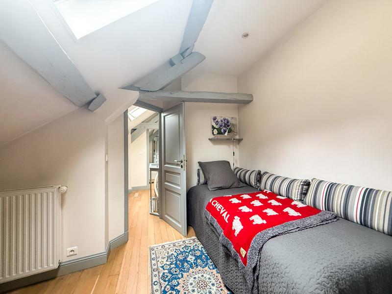 Maison - 280 m² - 10 pièces