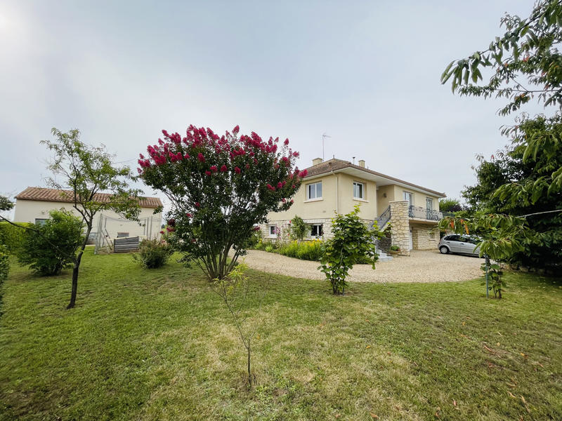 Maison - 204 m² - 7 pièces