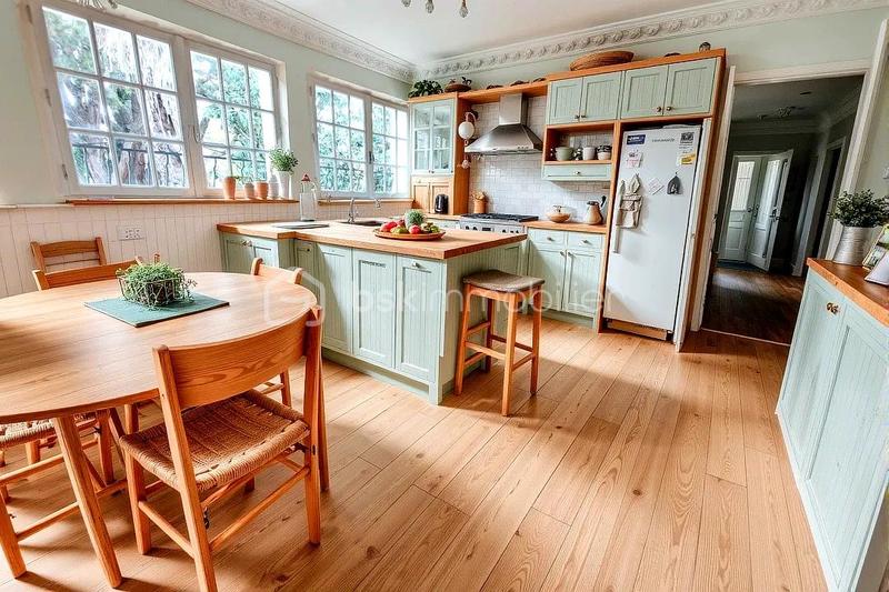 Maison - 300 m² - 10 pièces