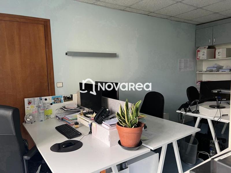 Bureau - 200 m² - 6 pièces