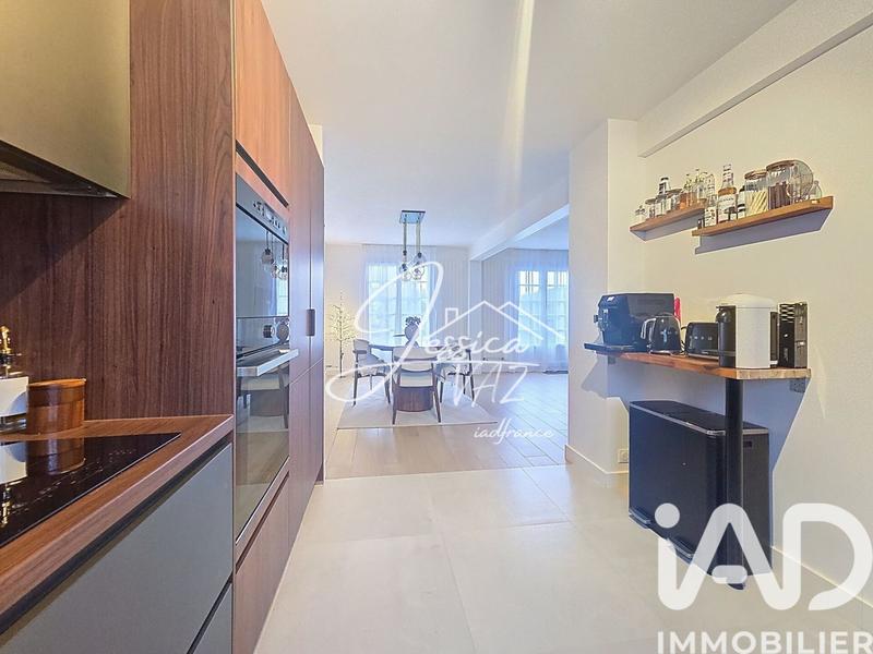 Maison - 180 m² - 9 pièces