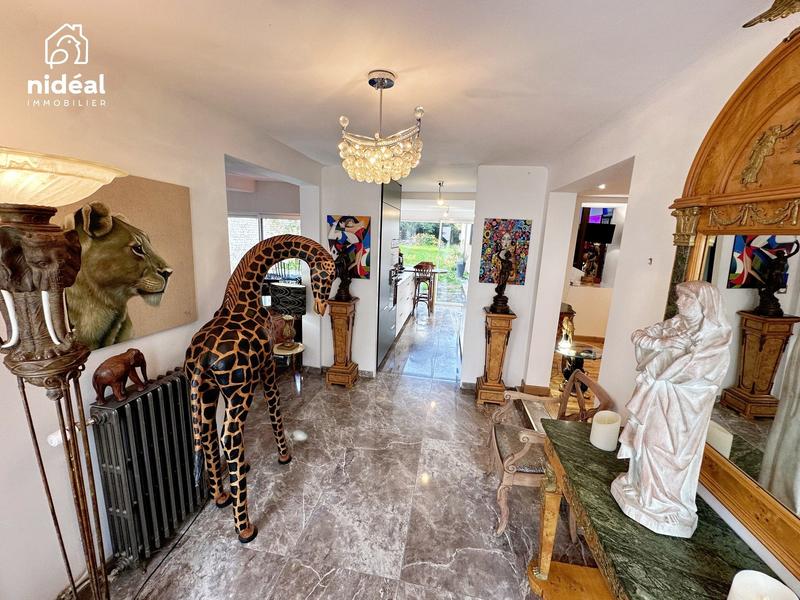 Maison - 205 m² - 7 pièces