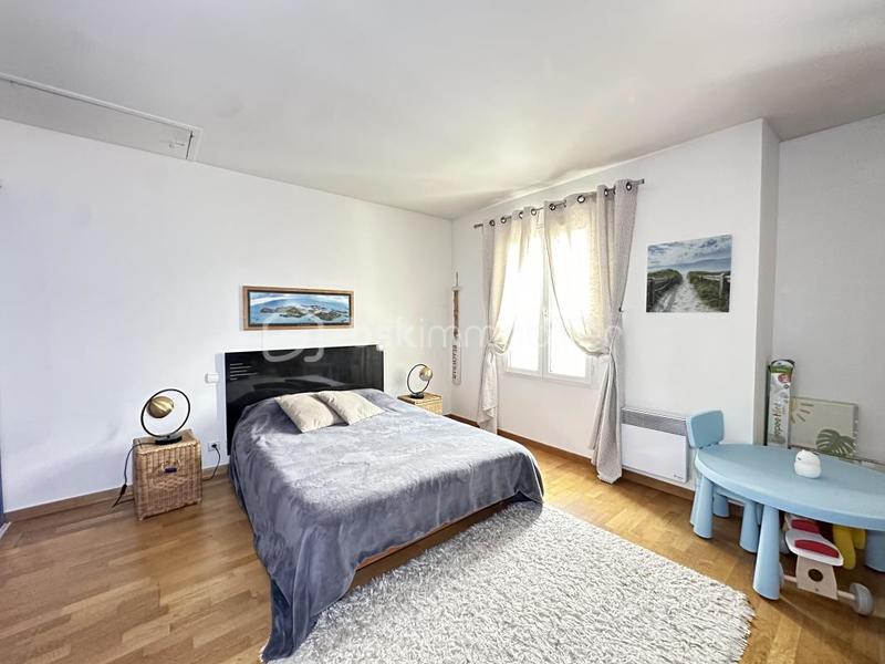 Maison traditionnelle - 170 m² - 6 pièces