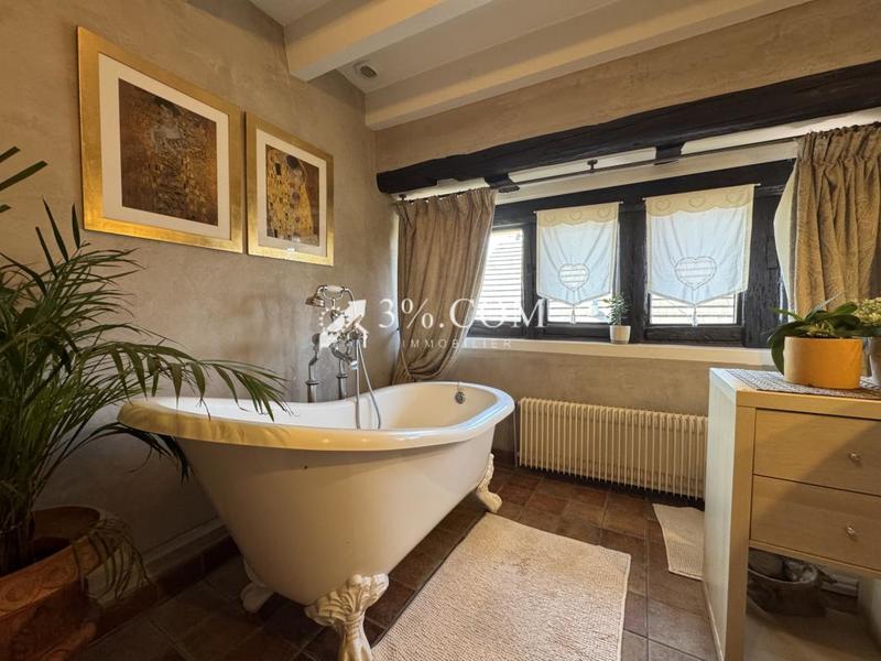 Demeure - 328 m² - 7 pièces