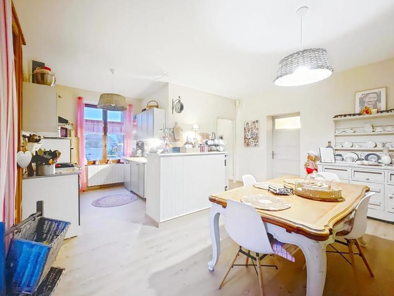 Maison - 330 m² - 9 pièces