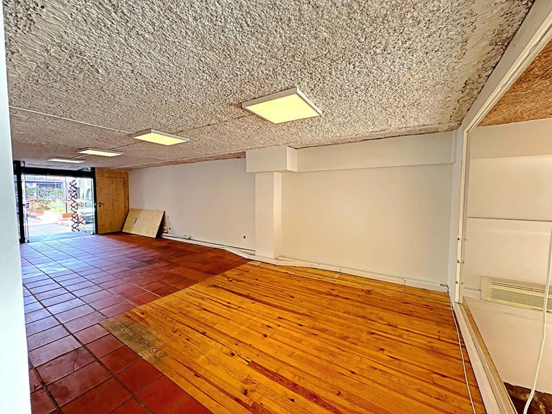 Local commercial - 166 m² - 4 pièces