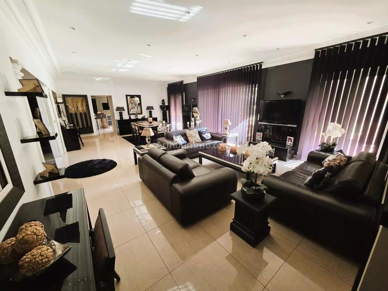 Maison - 226 m² - 7 pièces