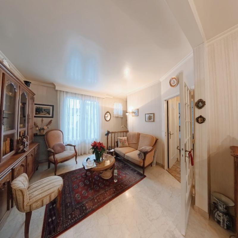 Maison - 90 m² - 5 pièces