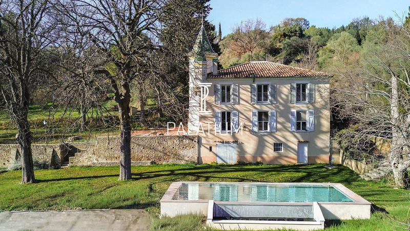 Château - 221 m² - 8 pièces