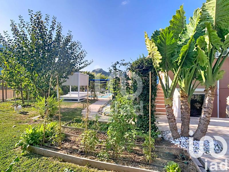 Maison - 200 m² - 7 pièces