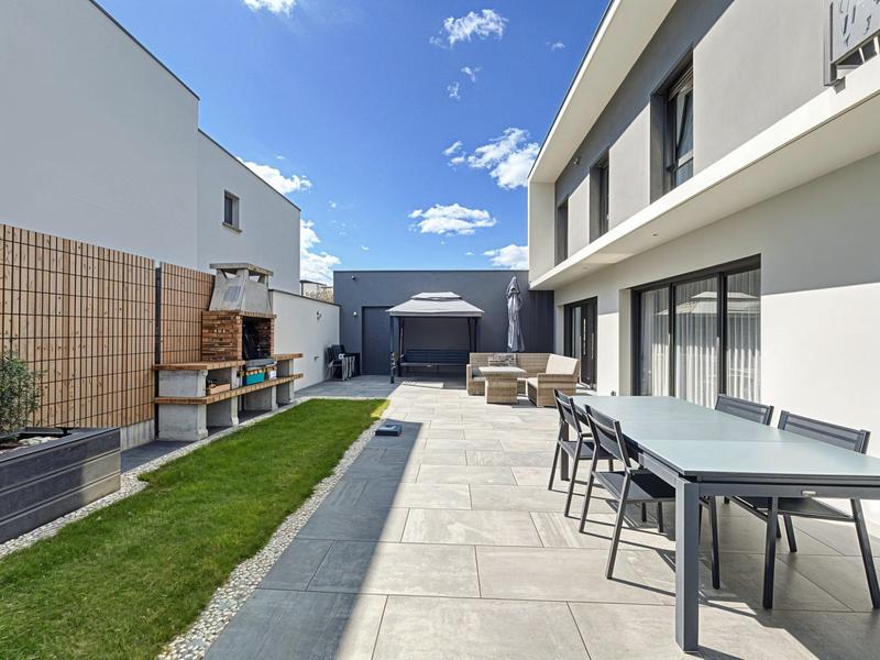 Maison contemporaine - 167 m² - 6 pièces