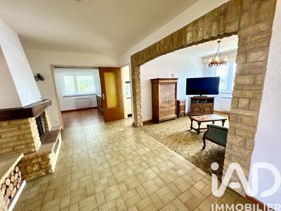 Maison - 201 m² - 7 pièces