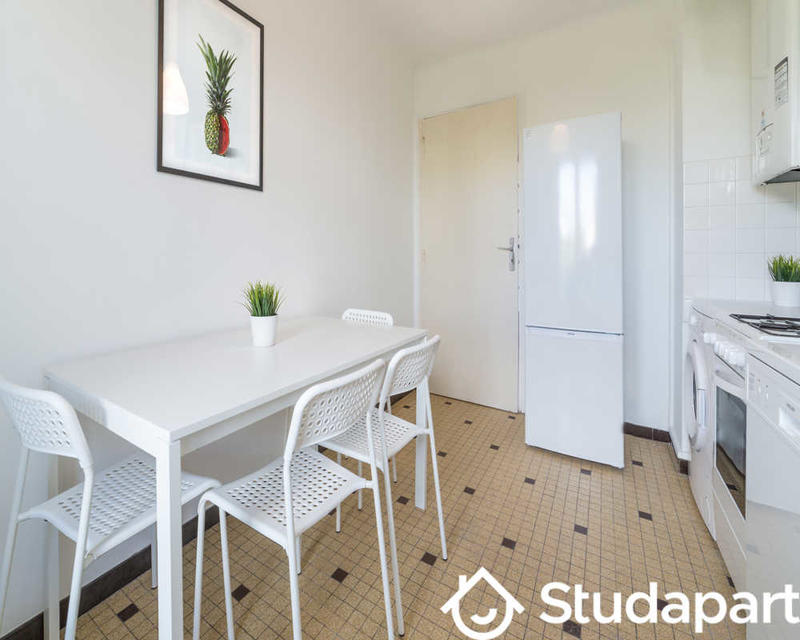 Chambre - 100 m² - 1 pièce