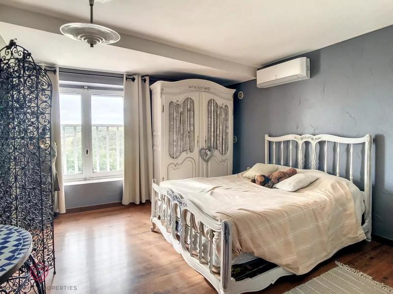 Maison en pierre - 170 m² - 5 pièces