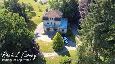 Maison bourgeoise - 260 m² - 9 pièces